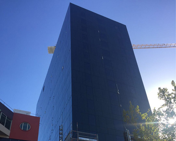 在裝修中，沈陽玻璃幕墻安裝與維護(hù)措施是怎樣的呢？